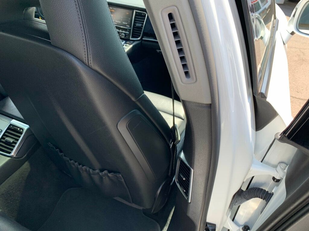 2015 Porsche Panamera 4 photo 34