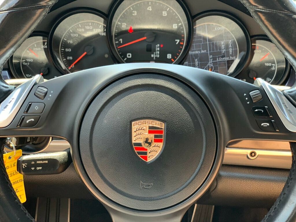2015 Porsche Panamera 4 photo 36