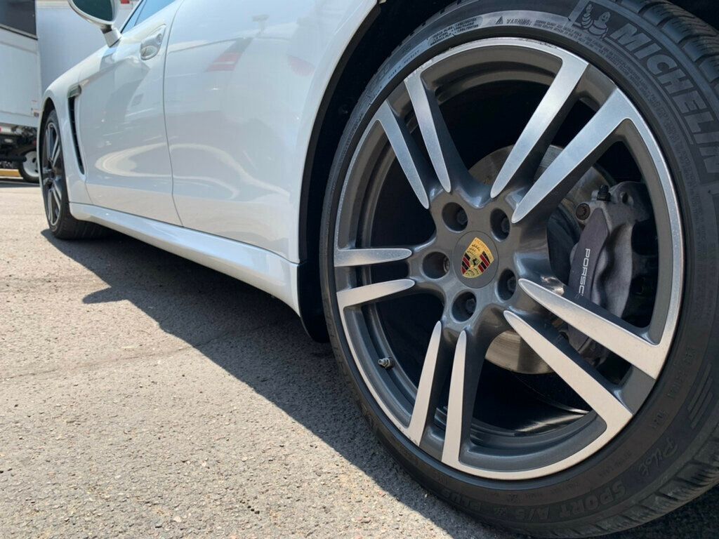 2015 Porsche Panamera 4 photo 44