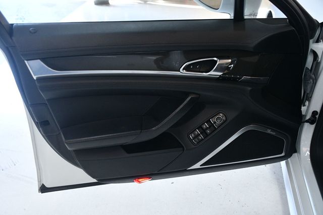 2015 Porsche Panamera 4dr Hatchback GTS - 22945337 - 22