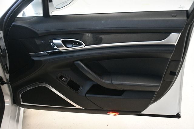 2015 Porsche Panamera 4dr Hatchback GTS - 22945337 - 23