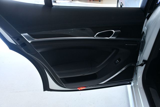 2015 Porsche Panamera 4dr Hatchback GTS - 22945337 - 24