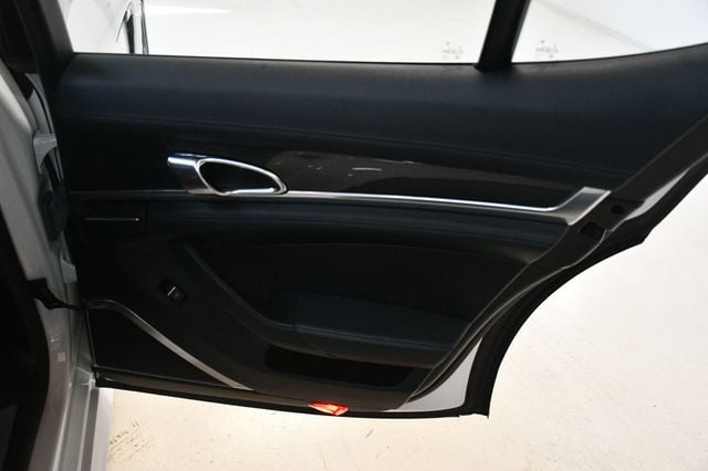 2015 Porsche Panamera 4dr Hatchback GTS - 22945337 - 25