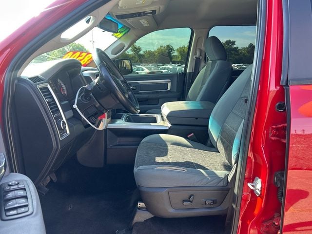 2015 Ram 1500 2WD Crew Cab 140.5" Big Horn - 23028379 - 7
