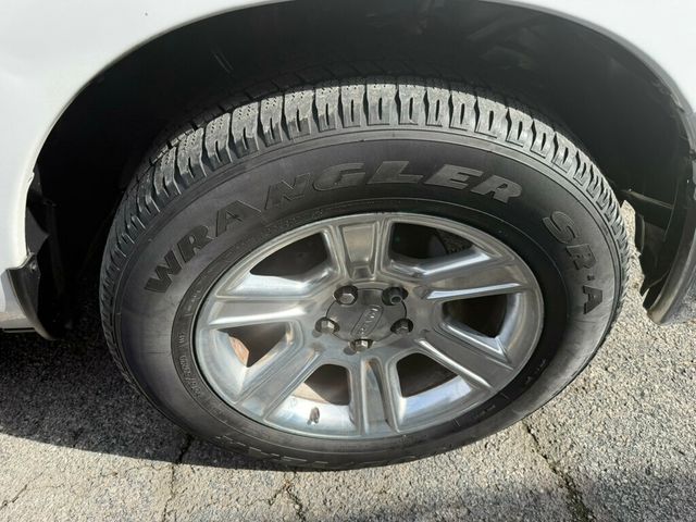 2015 Ram 1500 2WD Crew Cab 149" SLT - 22983306 - 17