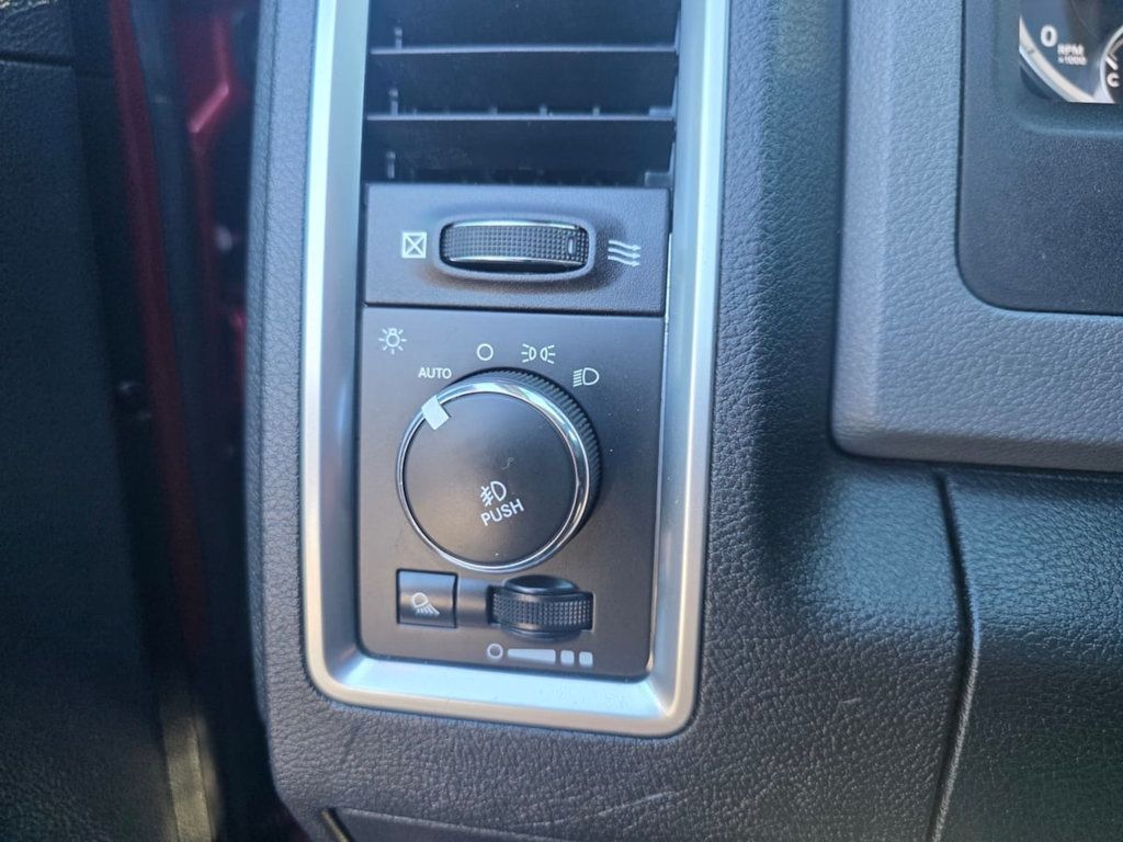 2015 Ram 1500 2WD Quad Cab 140.5" Big Horn - 22966175 - 11