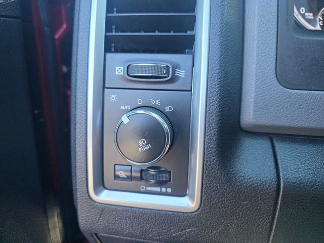 2015 Ram 1500 2WD Quad Cab 140.5" Big Horn - 22966175 - 11