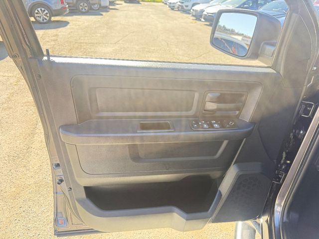 2015 Ram 1500 2WD Quad Cab 140.5" Express - 22983329 - 10