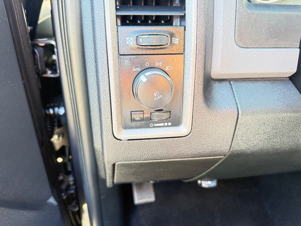 2015 Ram 1500 2WD Quad Cab 140.5" Express - 22983329 - 20