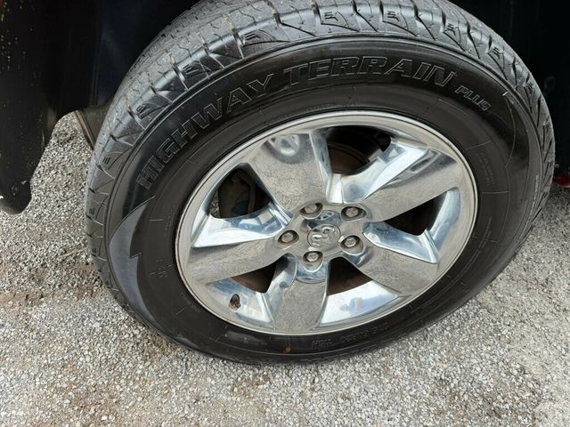 2015 Ram 1500 4WD Crew Cab 140.5" Big Horn - 23040701 - 12