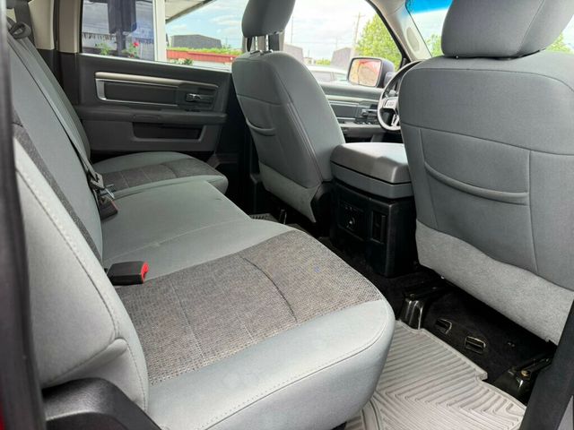 2015 Ram 1500 4WD Crew Cab 140.5" Big Horn - 23040701 - 13