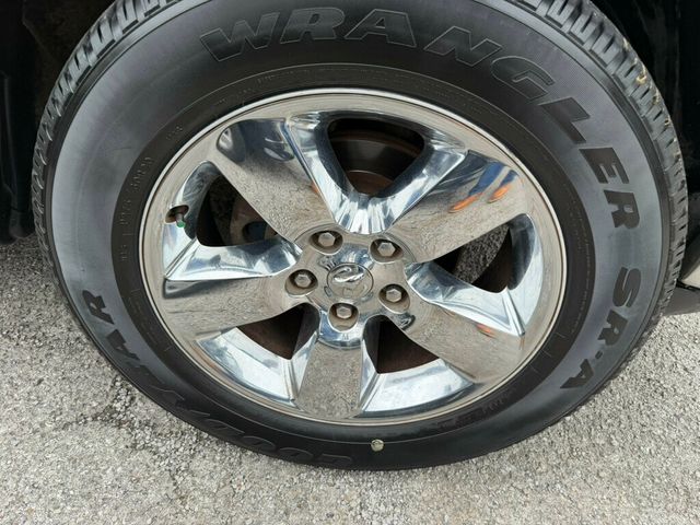 2015 Ram 1500 4WD Crew Cab 140.5" Big Horn - 23040701 - 17