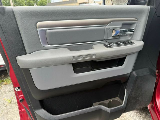 2015 Ram 1500 4WD Crew Cab 140.5" Big Horn - 23040701 - 18