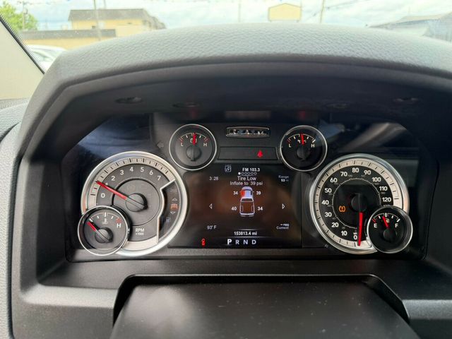 2015 Ram 1500 4WD Crew Cab 140.5" Big Horn - 23040701 - 22