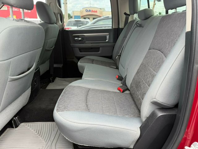 2015 Ram 1500 4WD Crew Cab 140.5" Big Horn - 23040701 - 7