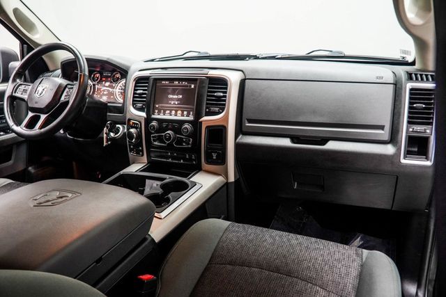 2015 Ram 1500 4WD Crew Cab 140.5" Big Horn - 22985579 - 15