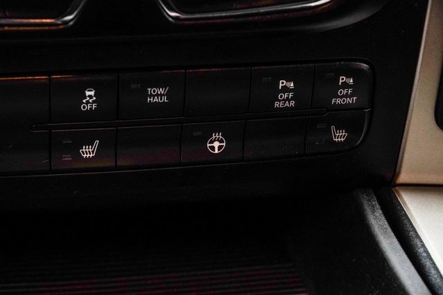 2015 Ram 1500 4WD Crew Cab 140.5" Big Horn - 22985579 - 18