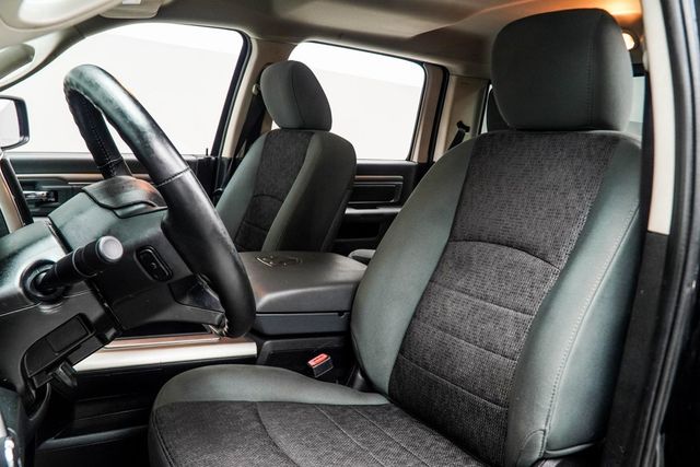 2015 Ram 1500 4WD Crew Cab 140.5" Big Horn - 22985579 - 32