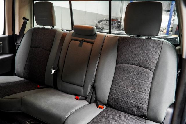 2015 Ram 1500 4WD Crew Cab 140.5" Big Horn - 22985579 - 35