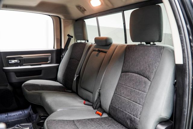 2015 Ram 1500 4WD Crew Cab 140.5" Big Horn - 22985579 - 36