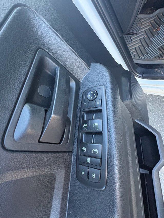 2015 Ram 1500 4WD Crew Cab 140.5" Express - 23097555 - 10
