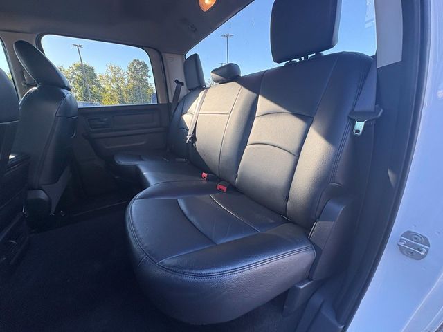 2015 Ram 1500 4WD Crew Cab 140.5" Express - 23097555 - 11