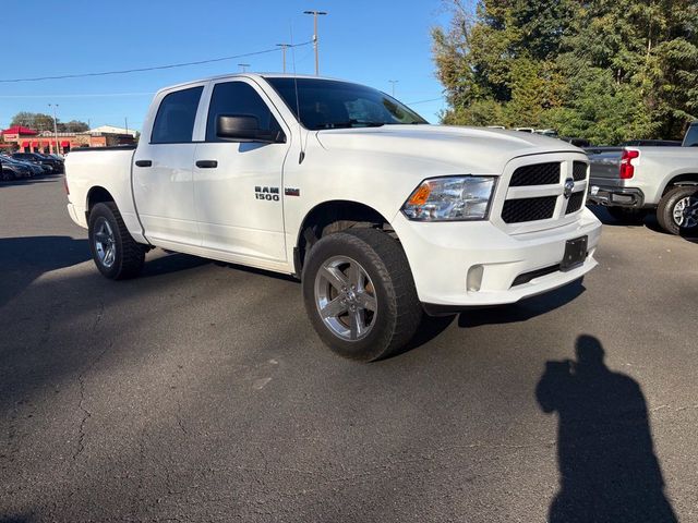 2015 Ram 1500 4WD Crew Cab 140.5" Express - 23097555 - 25