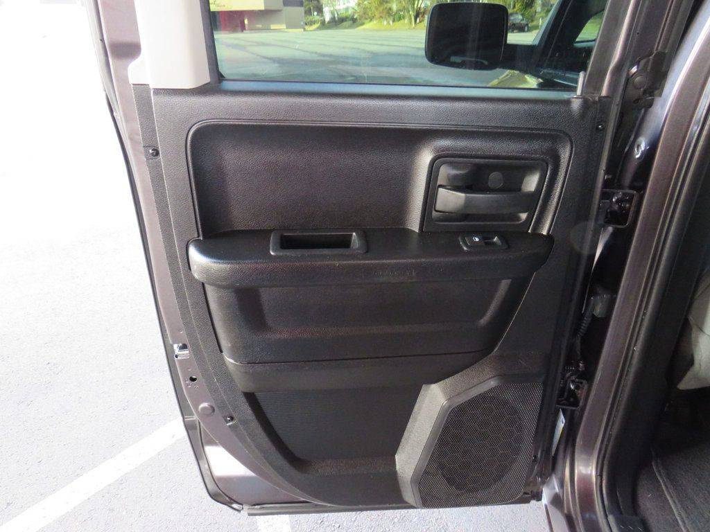 2015 Ram 1500 4WD Crew Cab 140.5" Express - 22699447 - 13