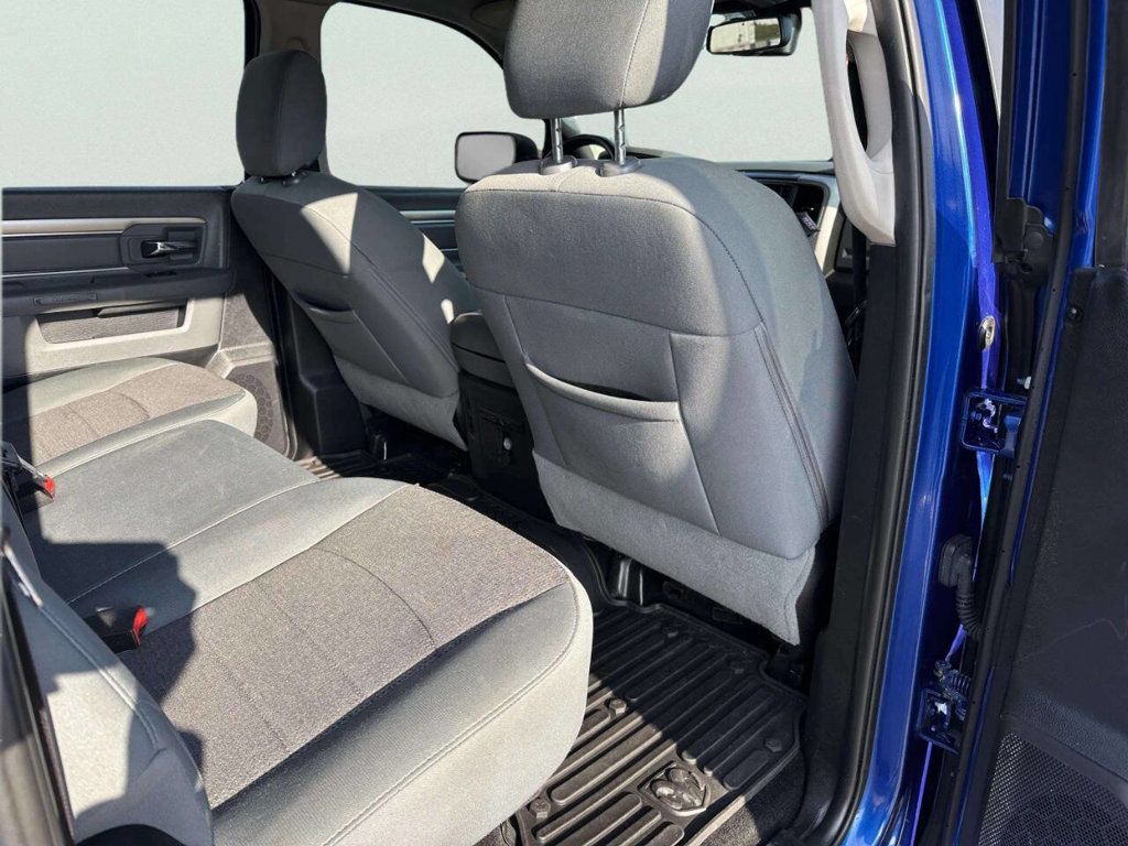 2015 Ram 1500 4WD Crew Cab 140.5" Outdoorsman - 22959336 - 11