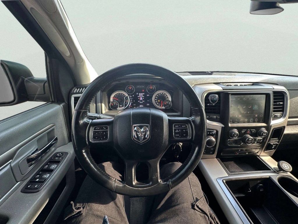 2015 Ram 1500 4WD Crew Cab 140.5" Outdoorsman - 22959336 - 15