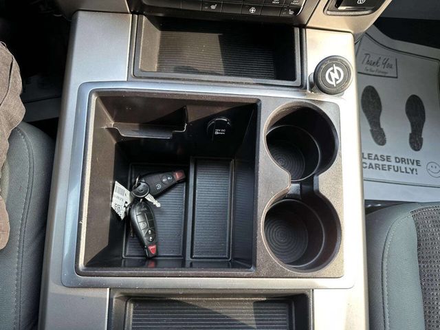 2015 Ram 1500 4WD Crew Cab 140.5" Outdoorsman - 22959336 - 19