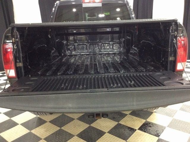 2015 Ram 1500 4WD Crew Cab 140.5" Outdoorsman - 22770544 - 26