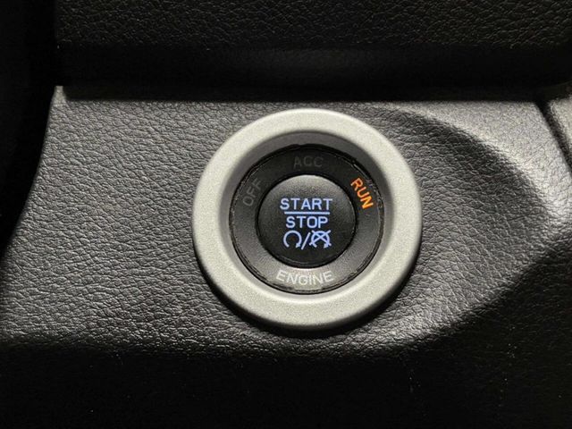 2015 Ram 1500 4WD Crew Cab 140.5" Rebel - 22947857 - 32