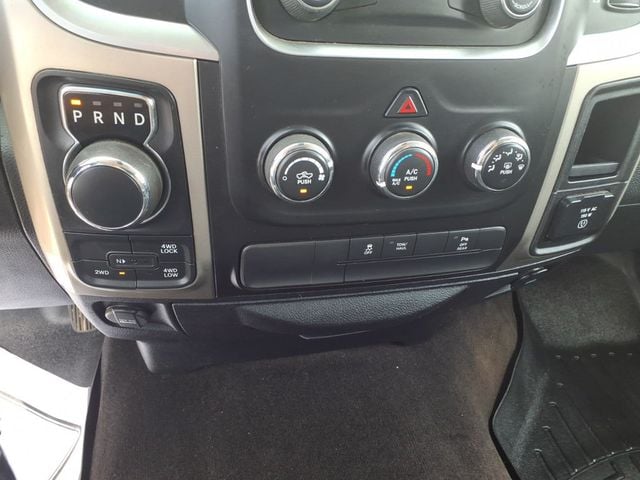 2015 Ram 1500 4WD Crew Cab 140.5" SLT - 23078273 - 10