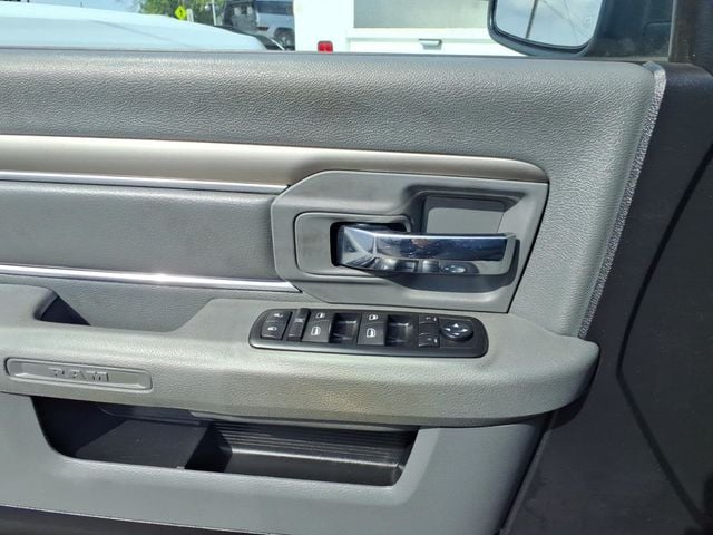 2015 Ram 1500 4WD Crew Cab 140.5" SLT - 23078273 - 12