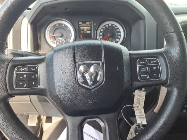 2015 Ram 1500 4WD Crew Cab 140.5" SLT - 23078273 - 6