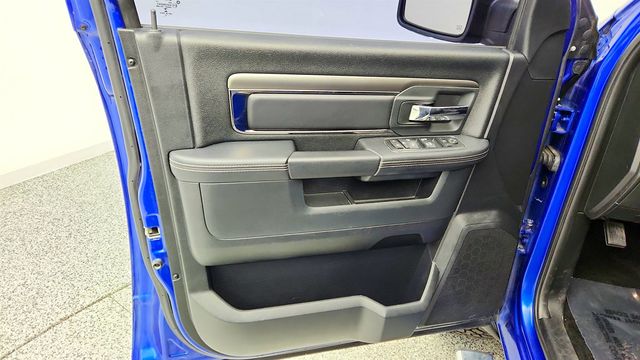 2015 Ram 1500 4WD Crew Cab 140.5'' Sport w/ Upgraded 20'' Wheels, Cap & V8 - 23009480 - 9