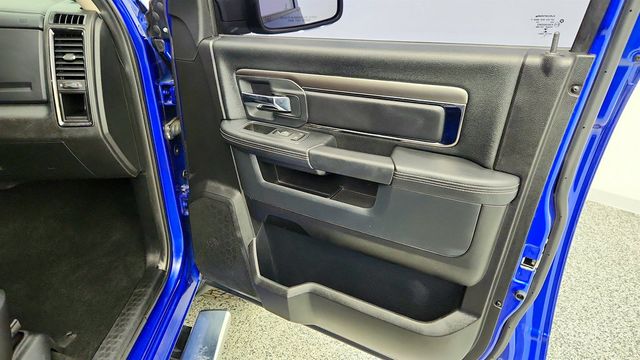 2015 Ram 1500 4WD Crew Cab 140.5'' Sport w/ Upgraded 20'' Wheels, Cap & V8 - 23009480 - 24