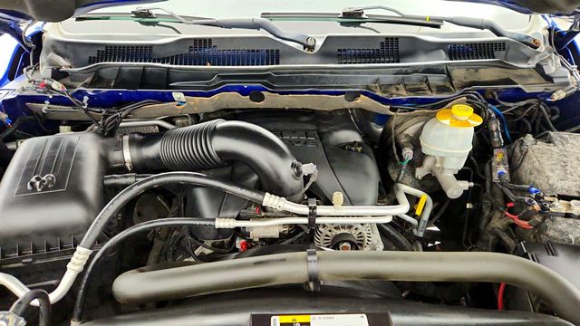 2015 Ram 1500 4WD Crew Cab 140.5'' Sport w/ Upgraded 20'' Wheels, Cap & V8 - 23009480 - 25