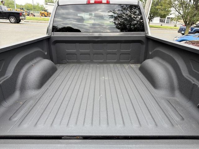 2015 Ram 1500 4WD Crew Cab 140.5" Tradesman - 23065648 - 11