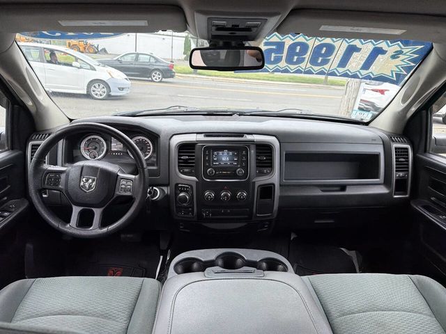 2015 Ram 1500 4WD Crew Cab 140.5" Tradesman - 23065648 - 8