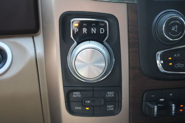 2015 Ram 1500 4WD Crew Cab 149" Laramie Longhorn - 23000920 - 17