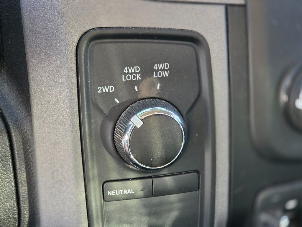 2015 Ram 1500 4WD Crew Cab 149" Tradesman - 22973376 - 11