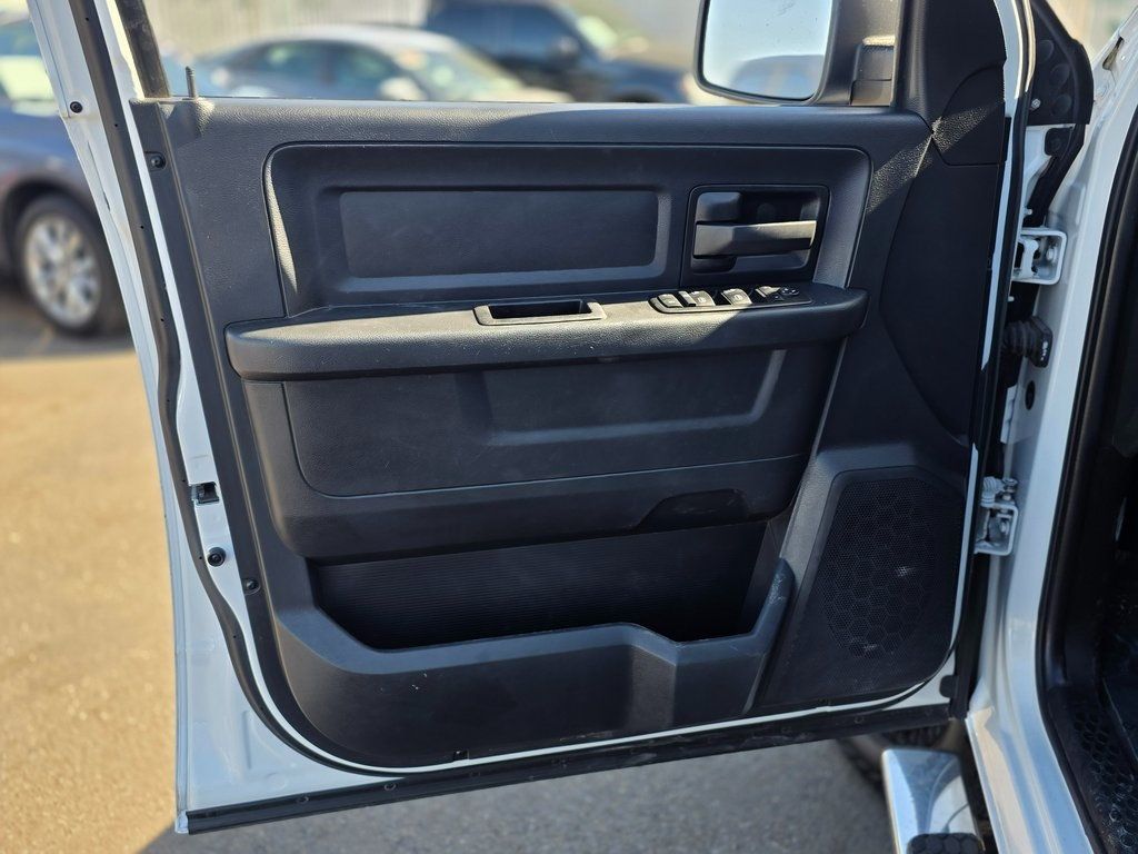 2015 Ram 1500 4WD Crew Cab 149" Tradesman - 22973376 - 22