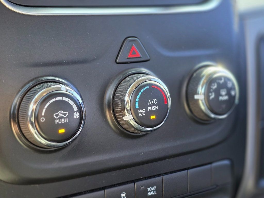 2015 Ram 1500 4WD Crew Cab 149" Tradesman - 22973376 - 31