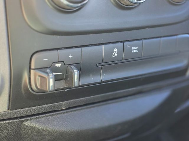 2015 Ram 1500 4WD Crew Cab 149" Tradesman - 22973376 - 32