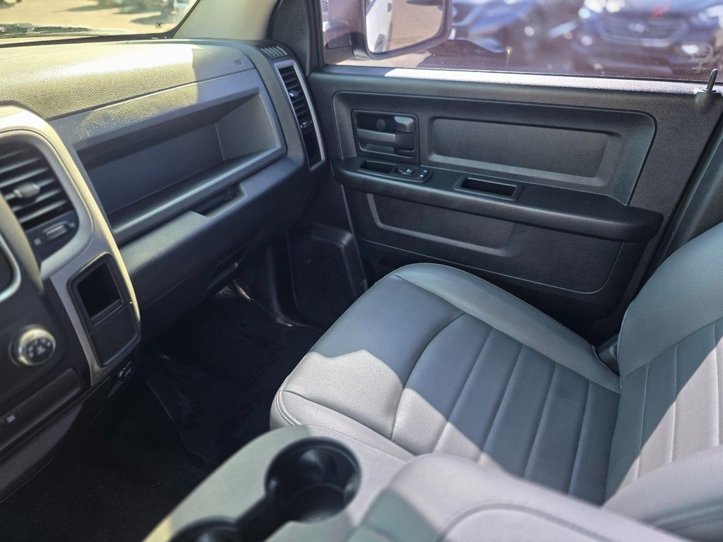 2015 Ram 1500 4WD Crew Cab 149" Tradesman - 22973376 - 35