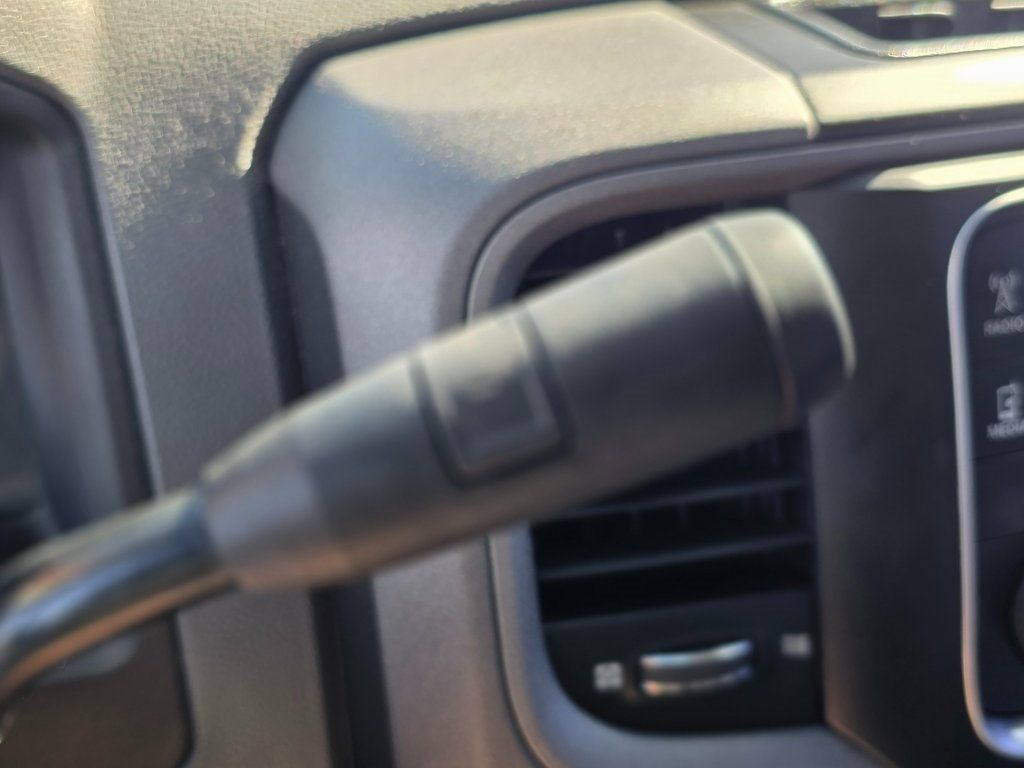 2015 Ram 1500 4WD Crew Cab 149" Tradesman - 22973376 - 37