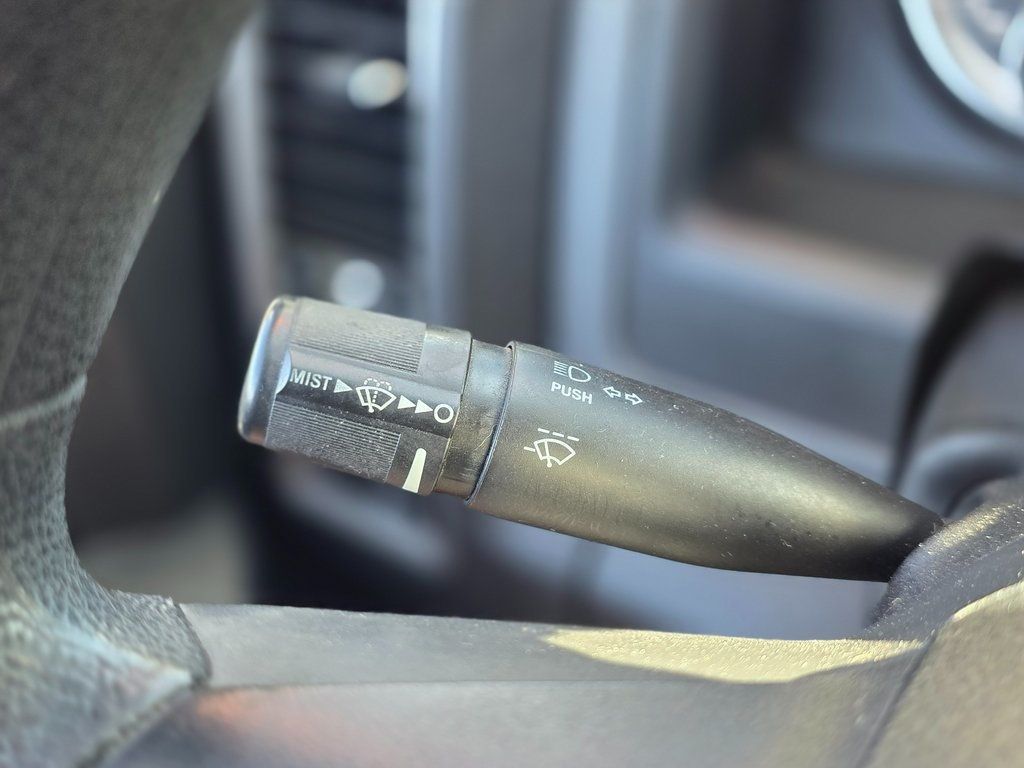 2015 Ram 1500 4WD Crew Cab 149" Tradesman - 22973376 - 38