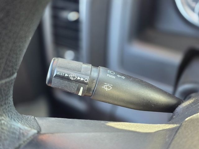 2015 Ram 1500 4WD Crew Cab 149" Tradesman - 22973376 - 38